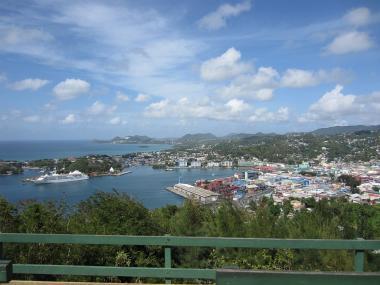 Karibský ostrov Svatá Lucie a město Castries