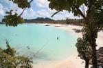 Karibský ostrov Antigua s pláží